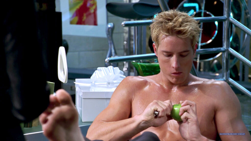 you can almost see justin hartley feet